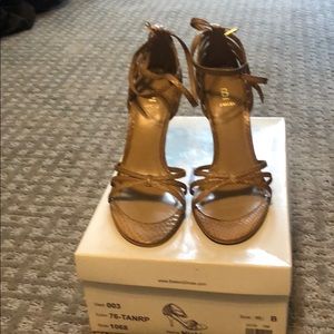 Bakers tan snakeskin print  heels size 6